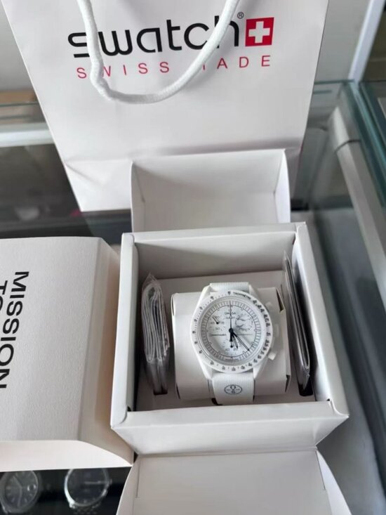 Omega X Swatch Venus Moonwatch Chronograph main image 3